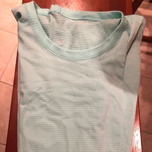 💙 Men’s Health branded lulu lemon tee, aqua blue